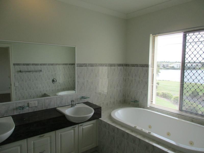 Hope Island QLD 4212