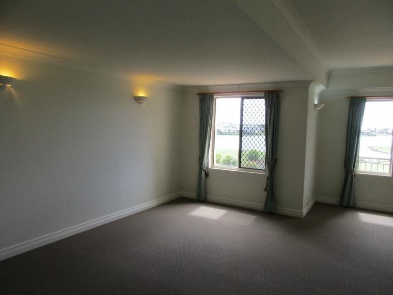 Hope Island QLD 4212