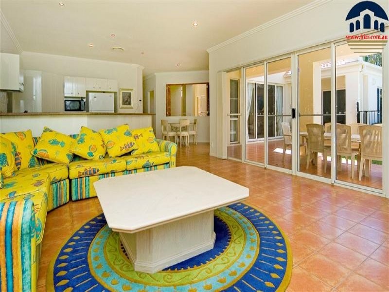 3172 Riverleigh Drive, Hope Island QLD 4212