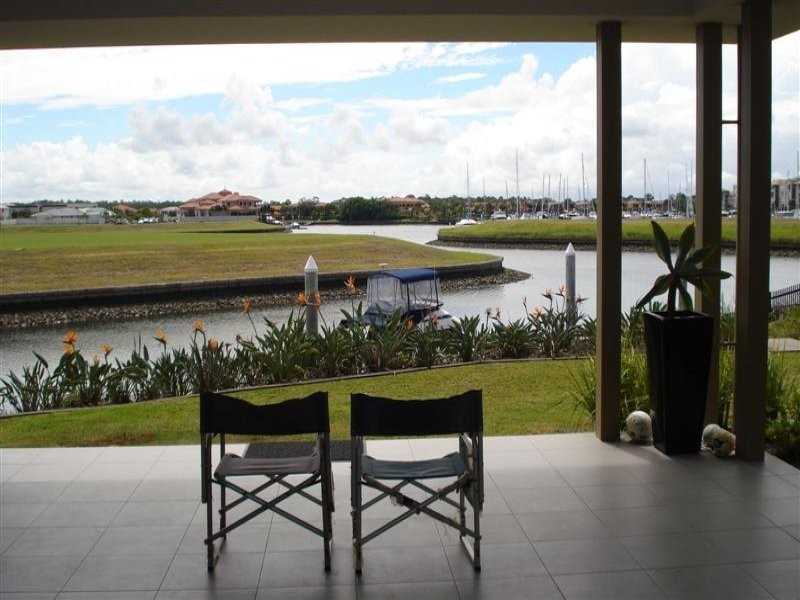 2246 Glengallon Way, Hope Island QLD 4212