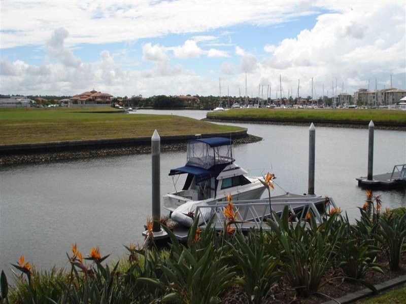 2246 Glengallon Way, Hope Island QLD 4212