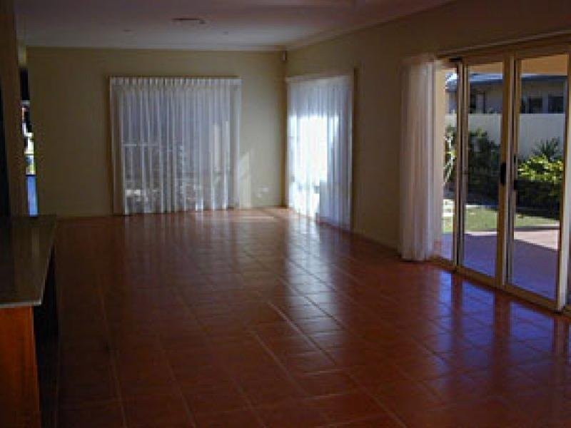 Hope Island QLD 4212