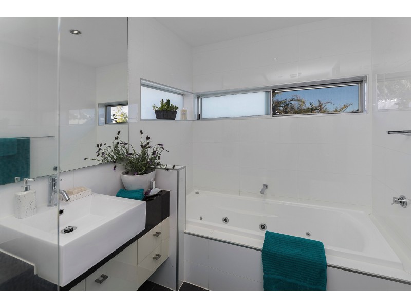 78 Marina Pde, Jacobs Well QLD 4208
