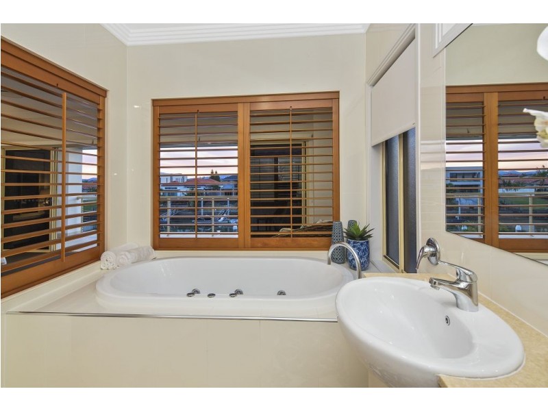 Hope Island QLD 4212