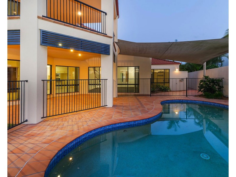 2131 Carlton Dr, Hope Island QLD 4212