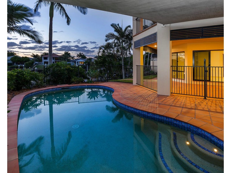2131 Carlton Dr, Hope Island QLD 4212