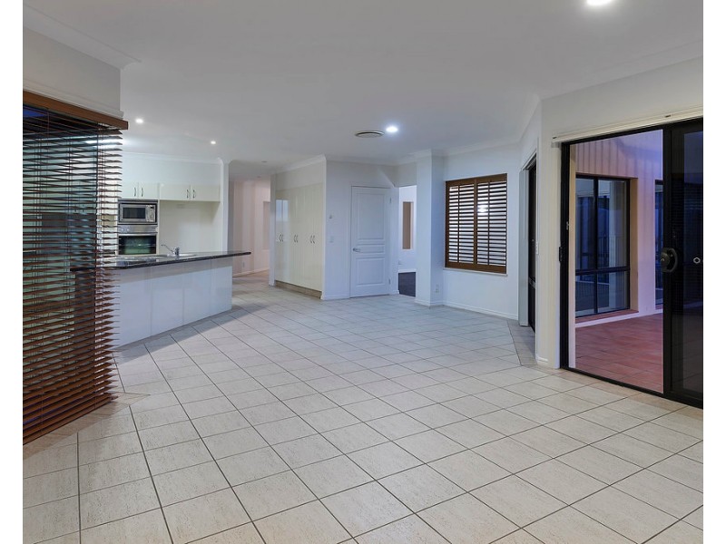 2131 Carlton Dr, Hope Island QLD 4212