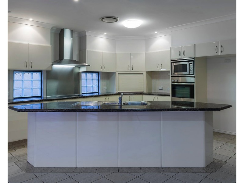 2131 Carlton Dr, Hope Island QLD 4212