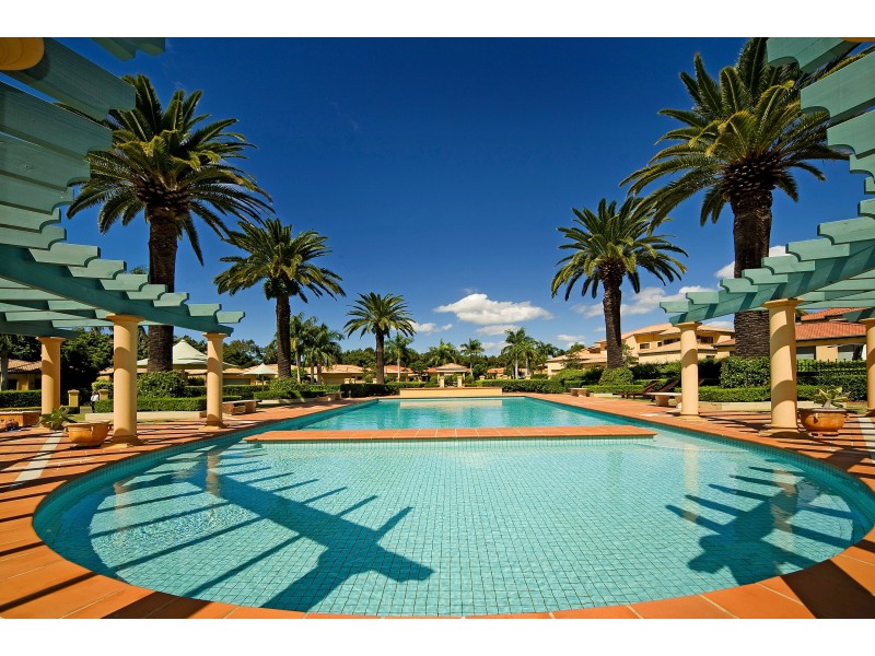 3230 Palladian Dr, Hope Island QLD 4212