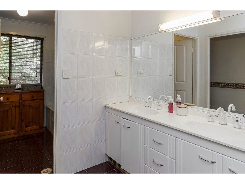 266 Kopps Rd, Oxenford QLD 4210