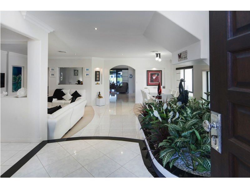 2159 Beaufort Way, Hope Island QLD 4212