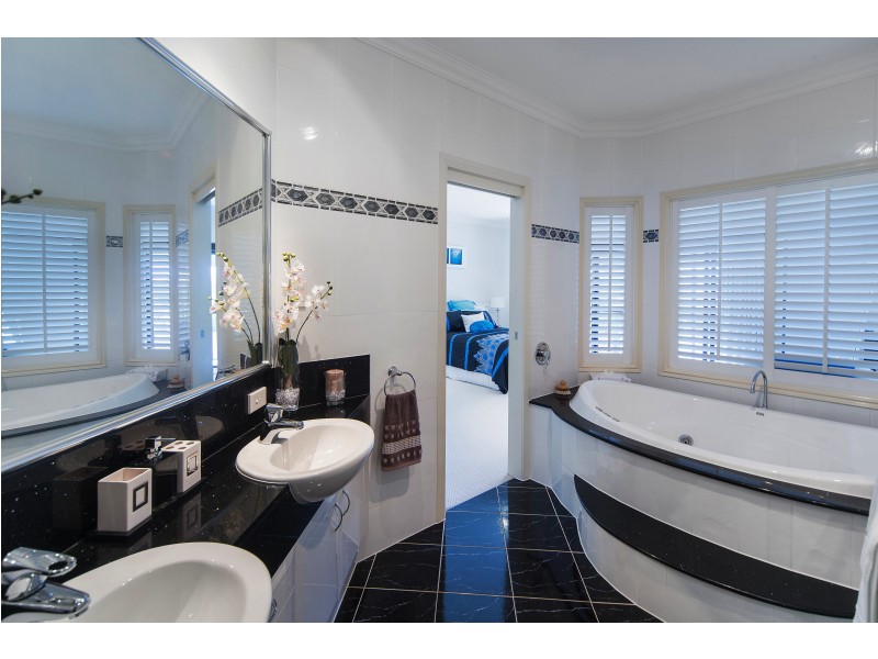 2159 Beaufort Way, Hope Island QLD 4212