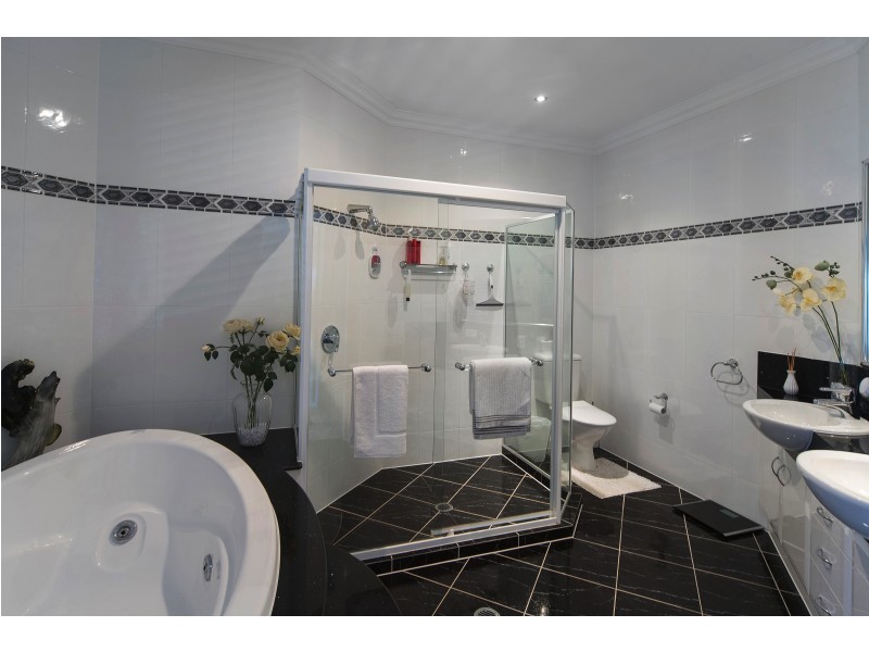 2159 Beaufort Way, Hope Island QLD 4212