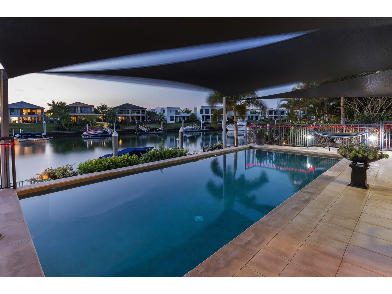 2159 Beaufort Way, Hope Island QLD 4212