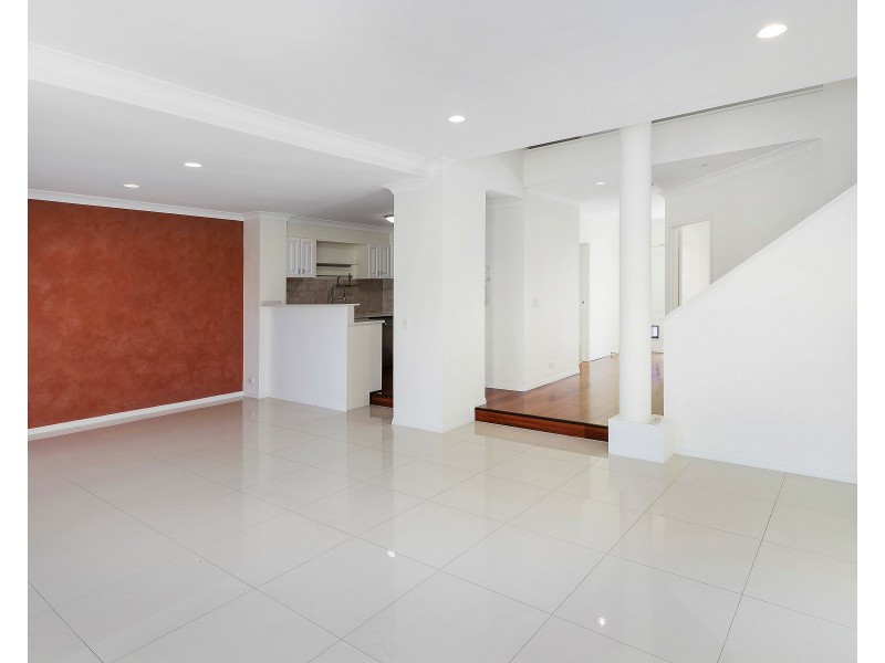 8139 Magnolia Drive West, Hope Island QLD 4212