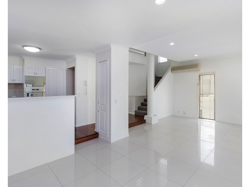 8139 Magnolia Drive West, Hope Island QLD 4212