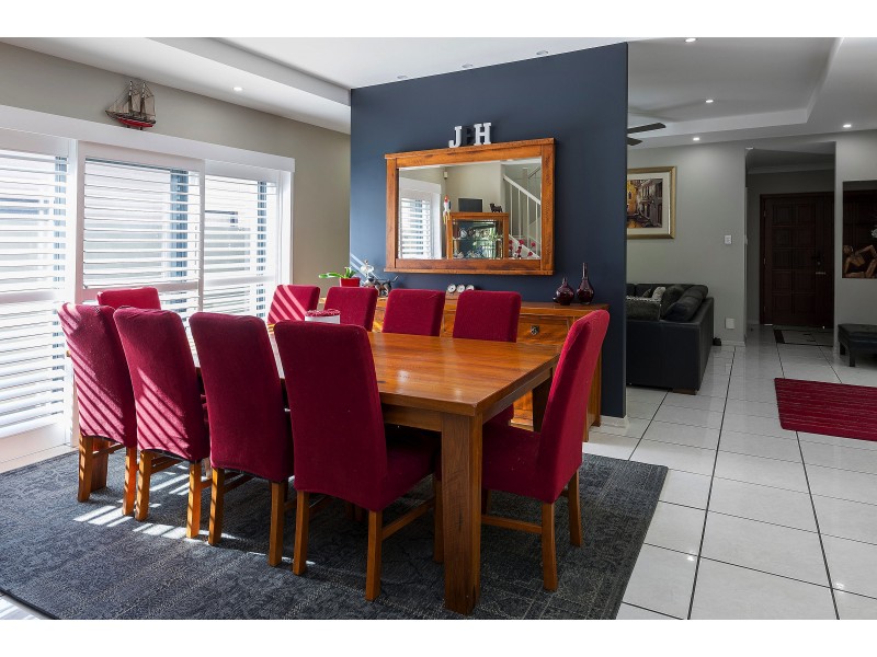 539 Oyster Cove Prom, Helensvale QLD 4212