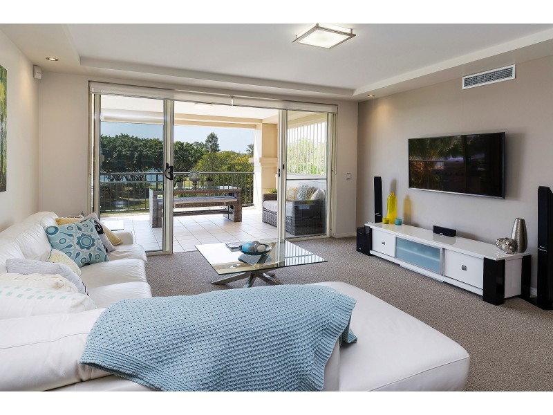 8433 Magnolia Dr E, Hope Island QLD 4212