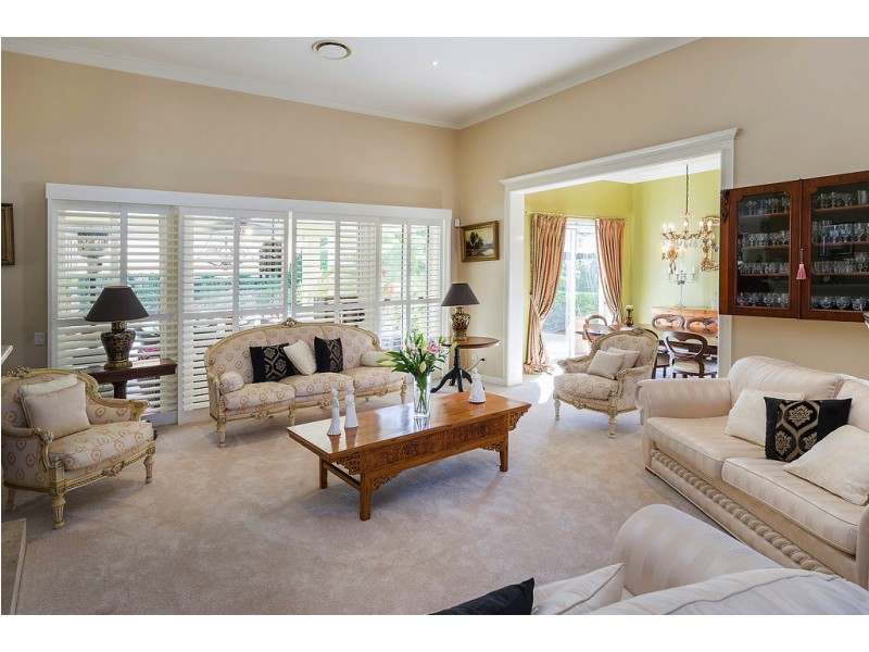 1652 Riverdale Dr, Hope Island QLD 4212