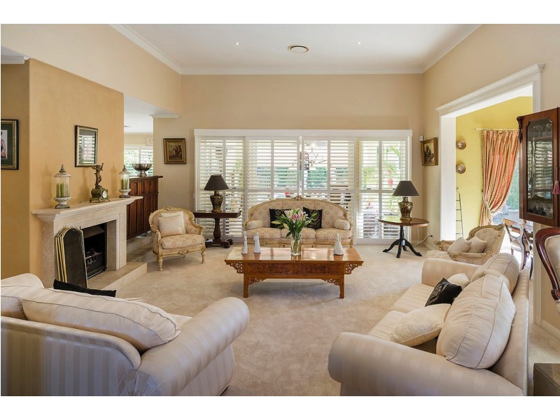 1652 Riverdale Dr, Hope Island QLD 4212