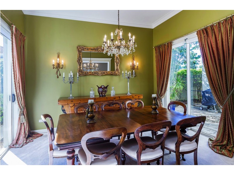 1652 Riverdale Dr, Hope Island QLD 4212