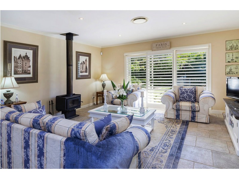 1652 Riverdale Dr, Hope Island QLD 4212