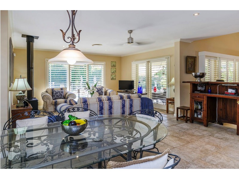 1652 Riverdale Dr, Hope Island QLD 4212