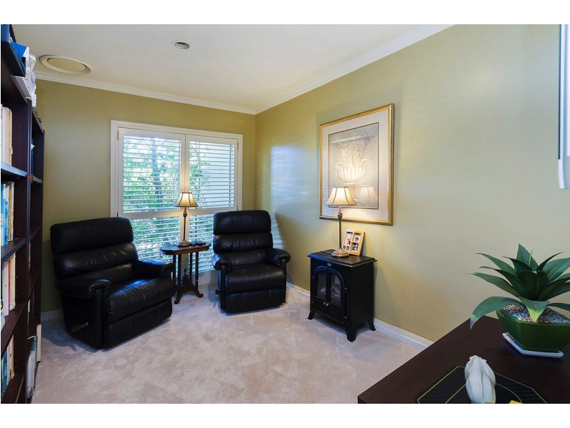 1652 Riverdale Dr, Hope Island QLD 4212