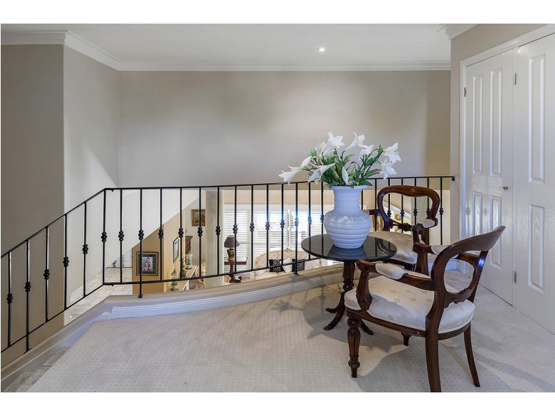 1652 Riverdale Dr, Hope Island QLD 4212