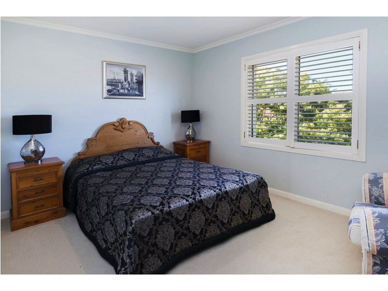 1652 Riverdale Dr, Hope Island QLD 4212