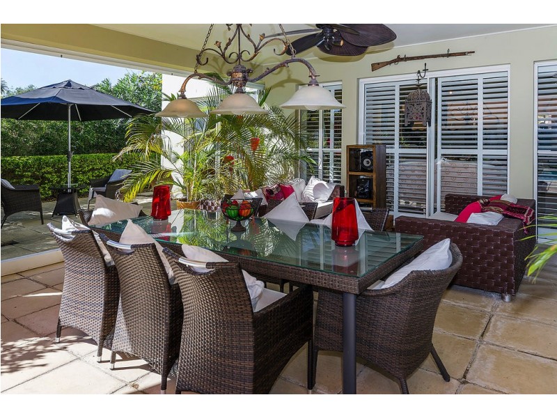 1652 Riverdale Dr, Hope Island QLD 4212