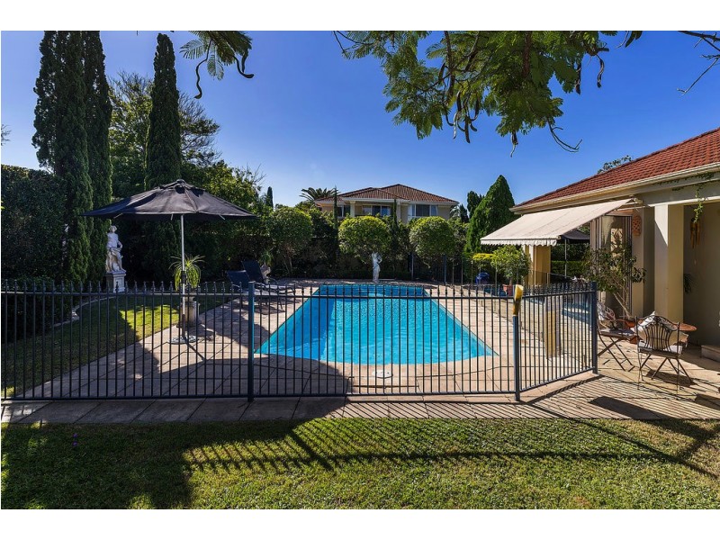 1652 Riverdale Dr, Hope Island QLD 4212