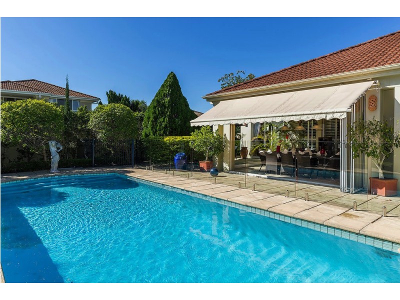 1652 Riverdale Dr, Hope Island QLD 4212