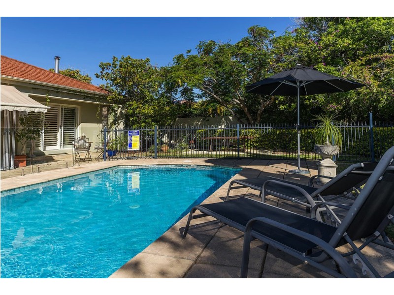 1652 Riverdale Dr, Hope Island QLD 4212