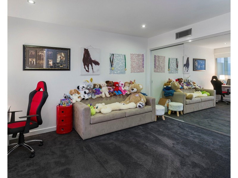 7502 Springfield Dr, Hope Island QLD 4212