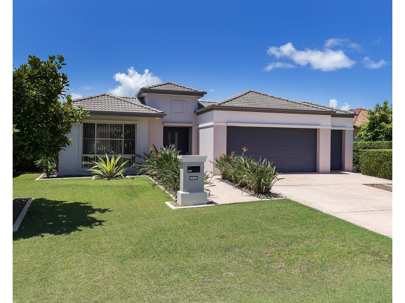 2041 Carlton Dr, Hope Island QLD 4212