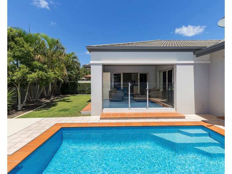 2041 Carlton Dr, Hope Island QLD 4212