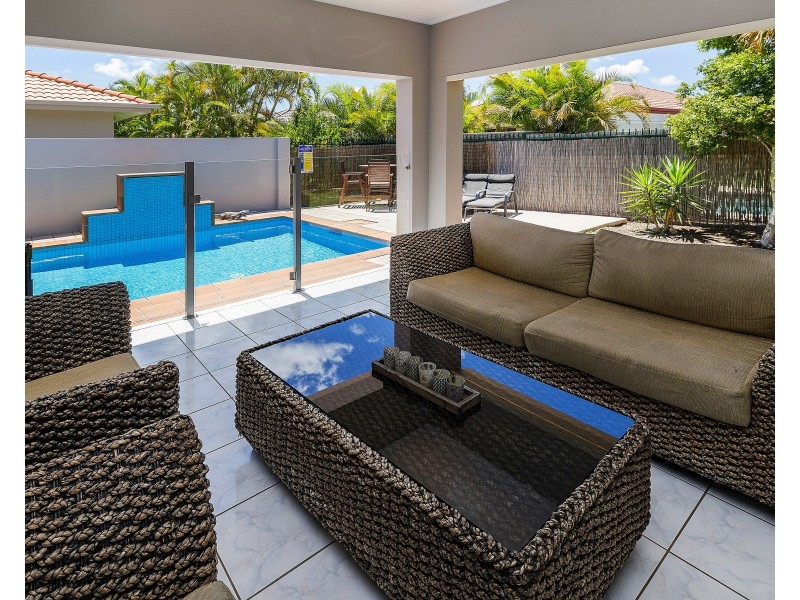 2041 Carlton Dr, Hope Island QLD 4212