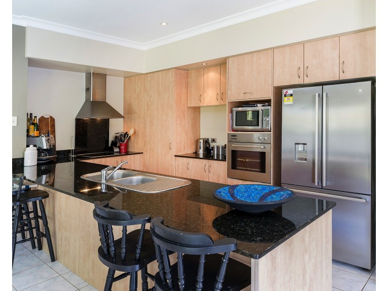 2041 Carlton Dr, Hope Island QLD 4212