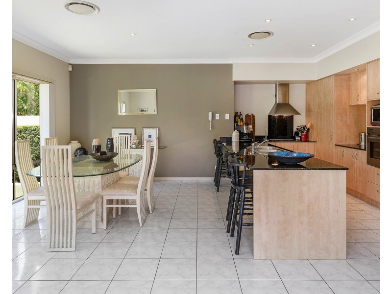 2041 Carlton Dr, Hope Island QLD 4212