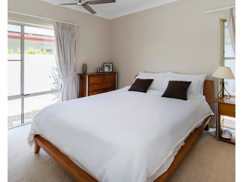 2041 Carlton Dr, Hope Island QLD 4212