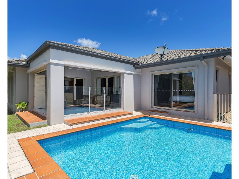 2041 Carlton Dr, Hope Island QLD 4212