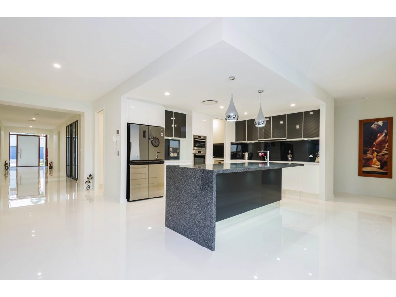 2211 Taromeo Ct, Hope Island QLD 4212