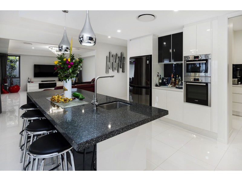 2211 Taromeo Ct, Hope Island QLD 4212