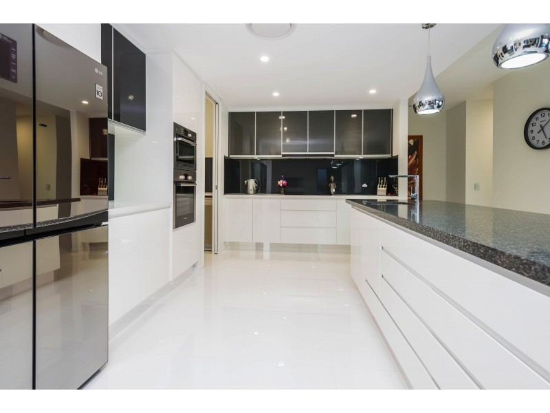 2211 Taromeo Ct, Hope Island QLD 4212