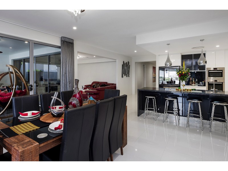 2211 Taromeo Ct, Hope Island QLD 4212