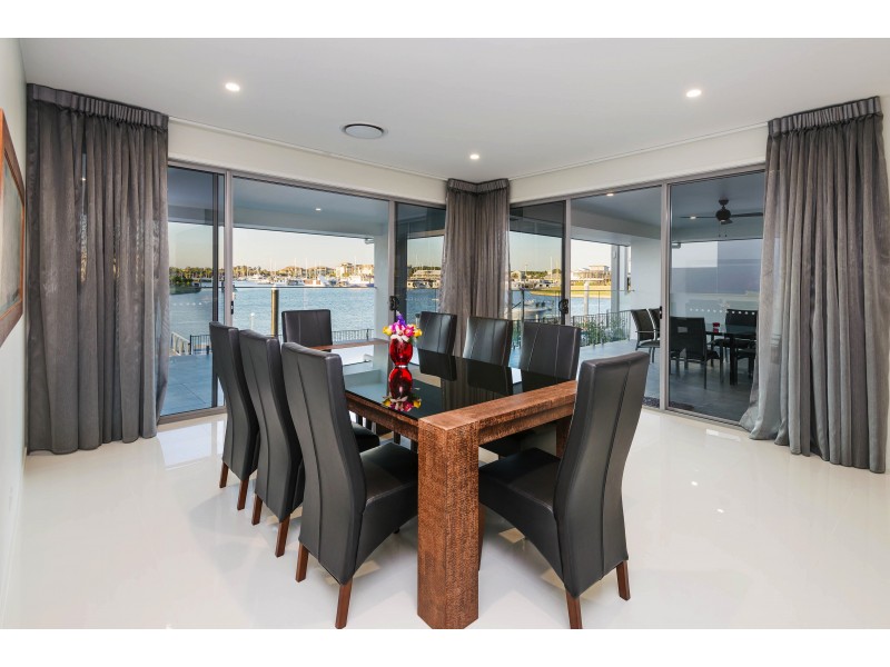 2211 Taromeo Ct, Hope Island QLD 4212