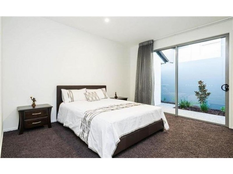 2211 Taromeo Ct, Hope Island QLD 4212