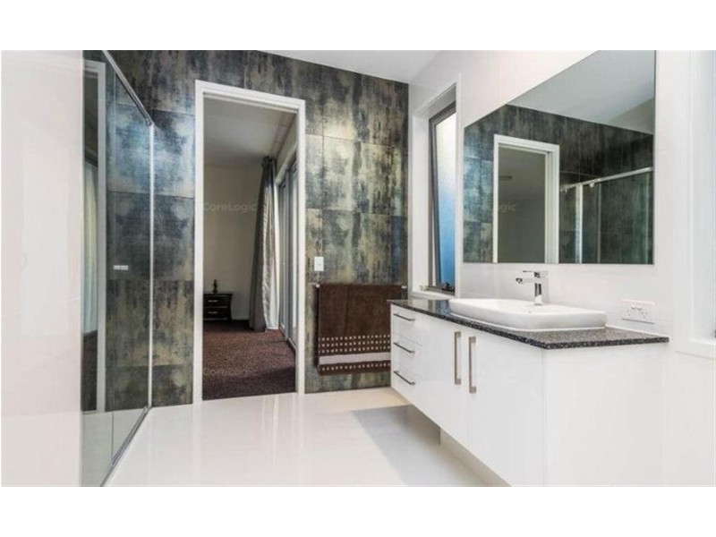 2211 Taromeo Ct, Hope Island QLD 4212