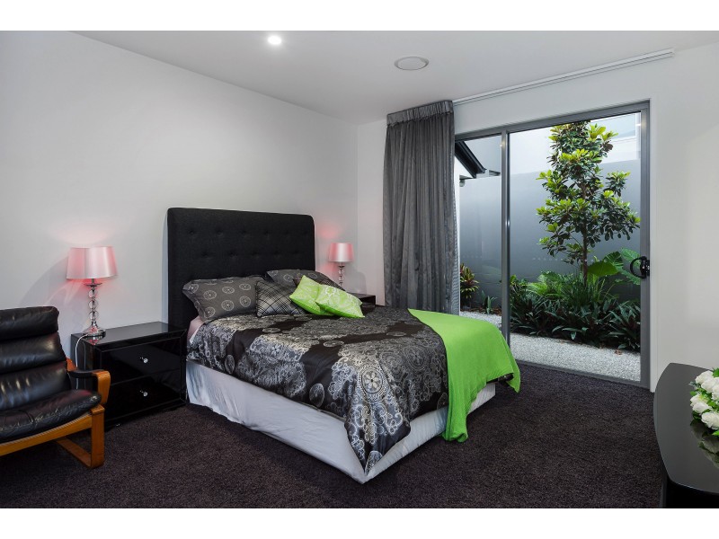 2211 Taromeo Ct, Hope Island QLD 4212